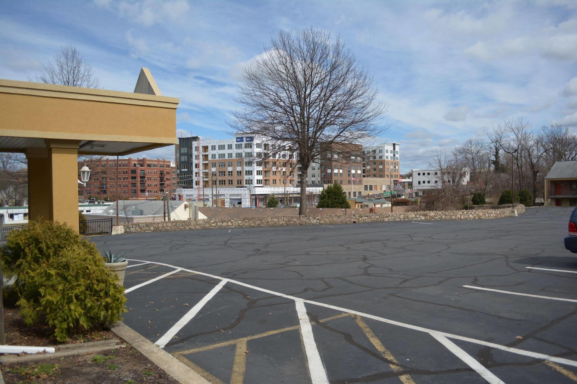 Budget Inn Falls Church Eksteriør billede